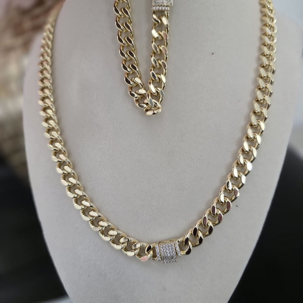 Elegant Gold Necklace and Bracelet Set